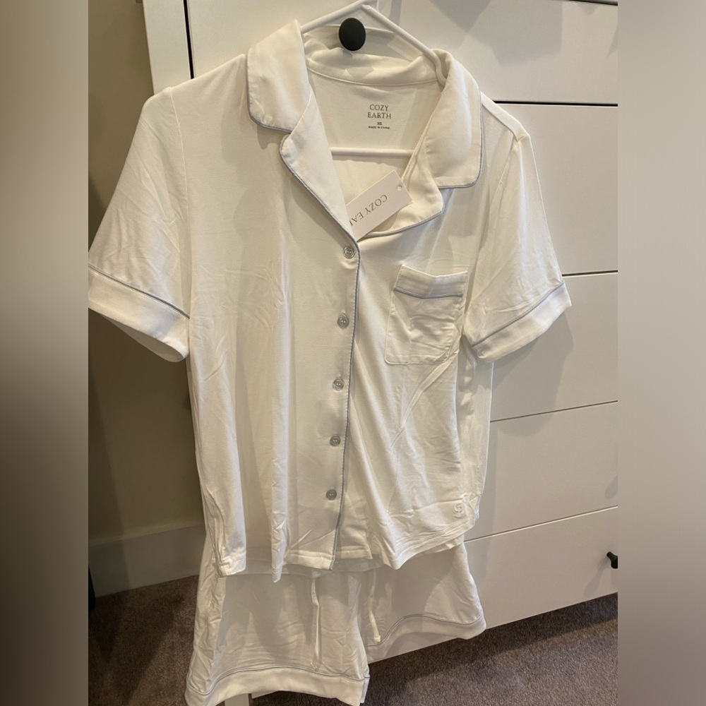 NWT - Cozy Earth White Bamboo Short PJ Set